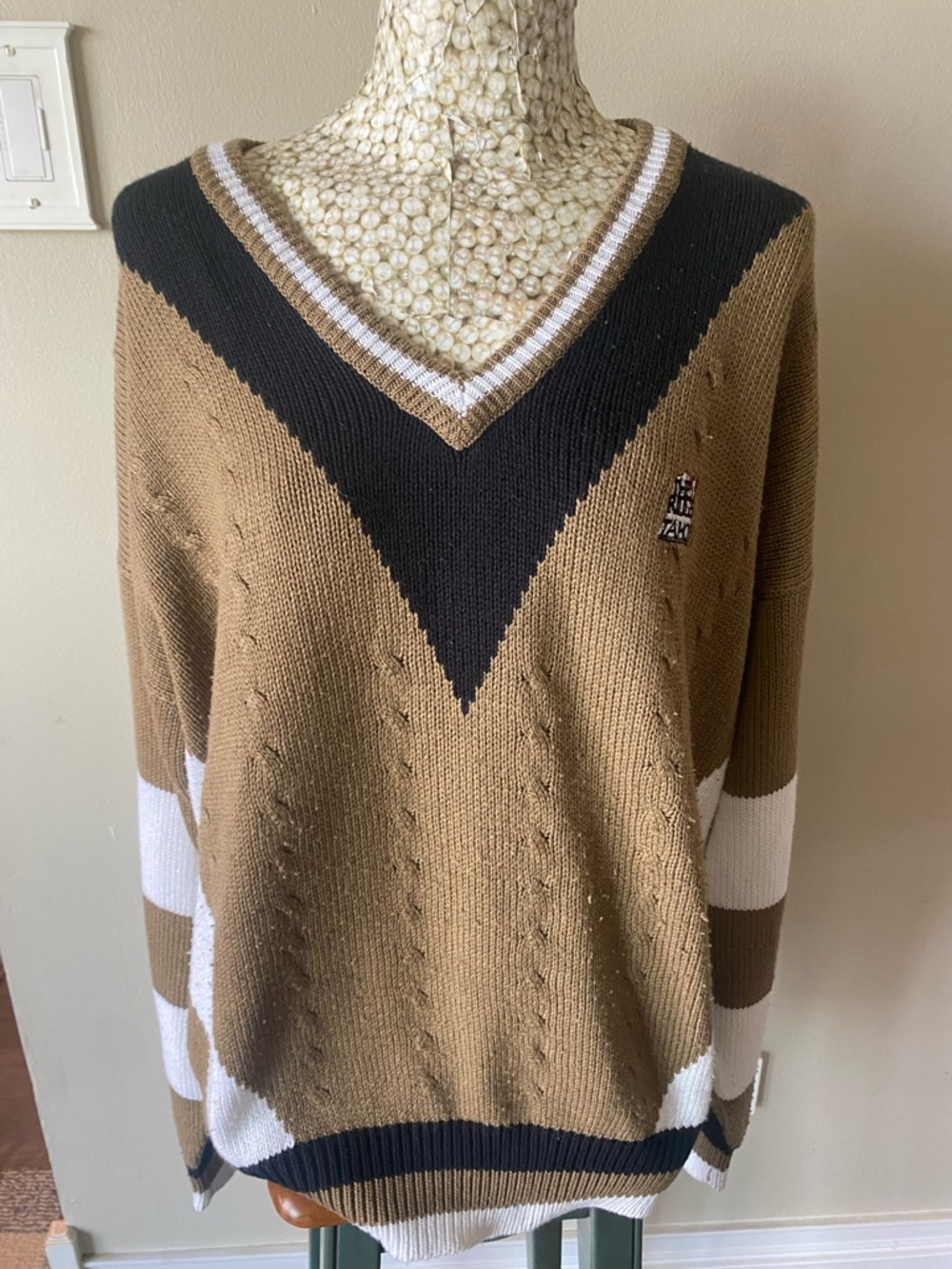Vintage 90s Grandpa Core  Men's V-Neck Knit Sweater in Brown & Black
